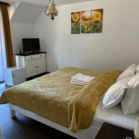 Готель Conacul Muntii Bucovinei Кимпулунг-Молдовенеск Екстер'єр фото
